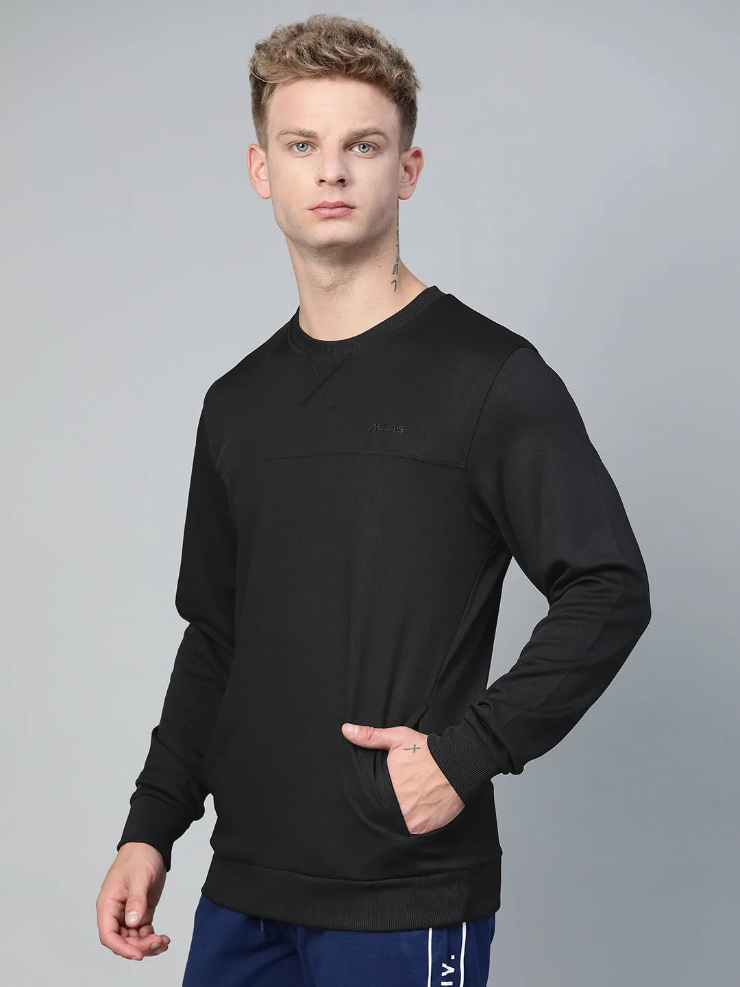 Alcis Men Black Solid Sweatshirt