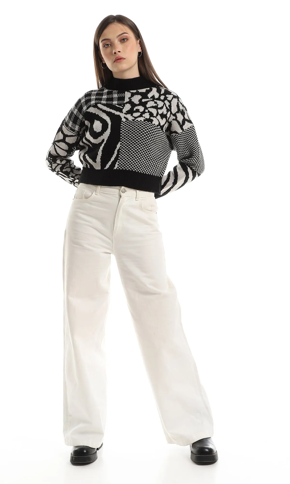 O157228 Knitted Mock Pullover With Multiple Patterns - Black & Off White