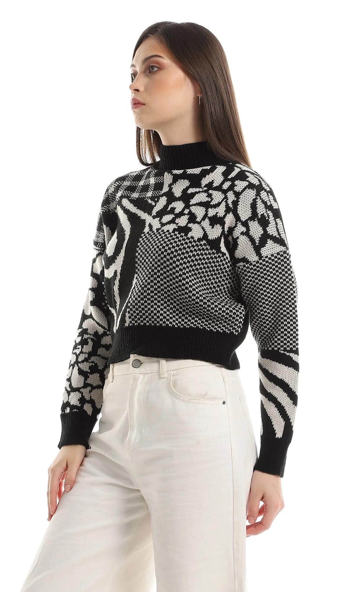 O157228 Knitted Mock Pullover With Multiple Patterns - Black & Off White